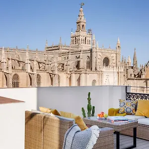 great-and-modern-attic-with-pool-at-the-cathedral.es-andalucia.com/