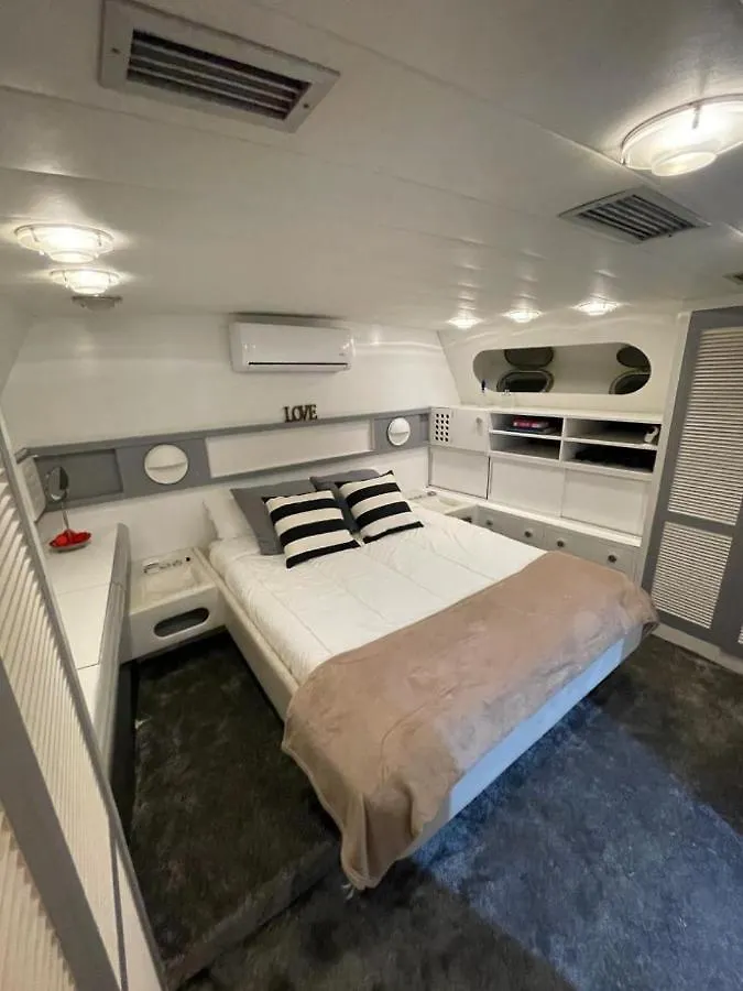 Bateau-hôtel Hotel Yate Aloha à Sant Adrià de Besòs